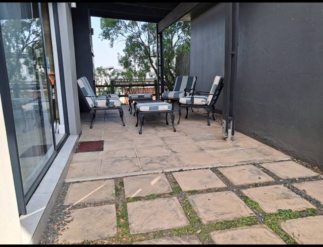 2 BEDROOM TOWNHOUSE FOR SALE IN PALM LAKES ESTATE